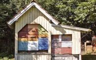 Das historische Bienenhaus aus Rönsahl mit den Bienenstöcken