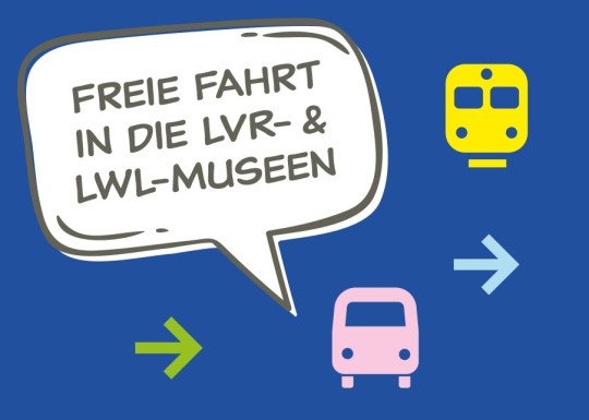 Eine Sprechblase auf blauem Grund. In der Sprechblase steht der Text Freie Fahrt in die LVR- und LWL-Museen. Daneben sind bunte Piktogramme zweier Pfeile, eines Busses und einer Bahn.