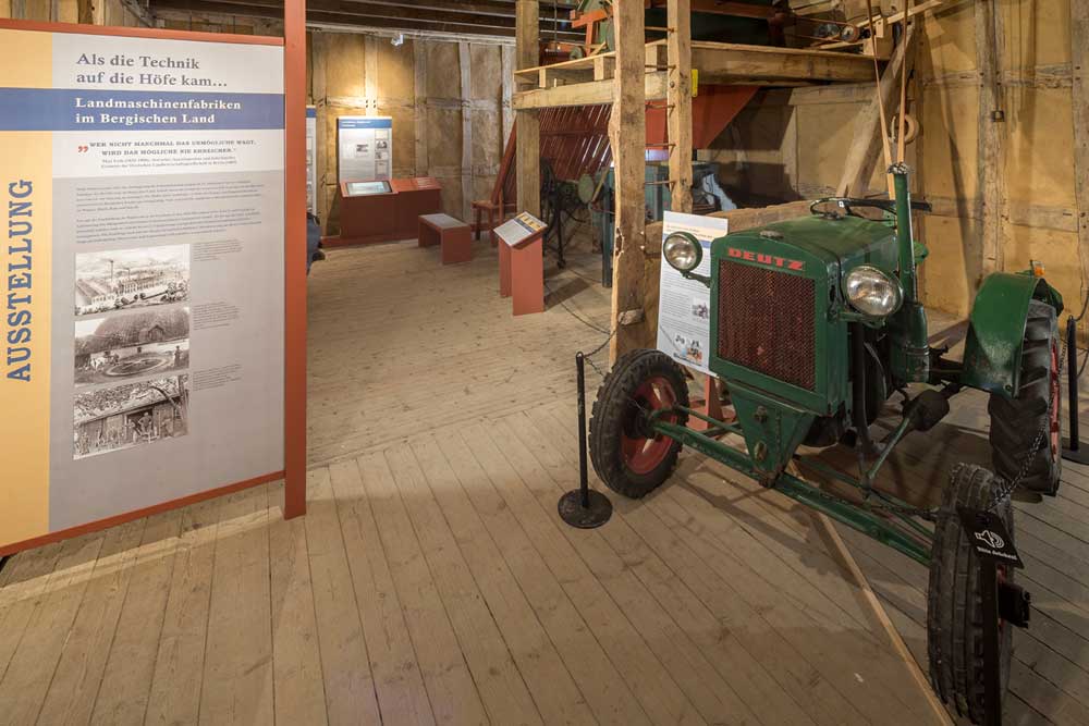 Der so genannte 11er Deutz, Bauernschlepper in der Ausstellung 