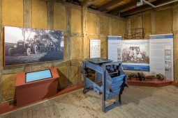 Blick in die Ausstellung Landmaschinenfabriken im Bergischen Land