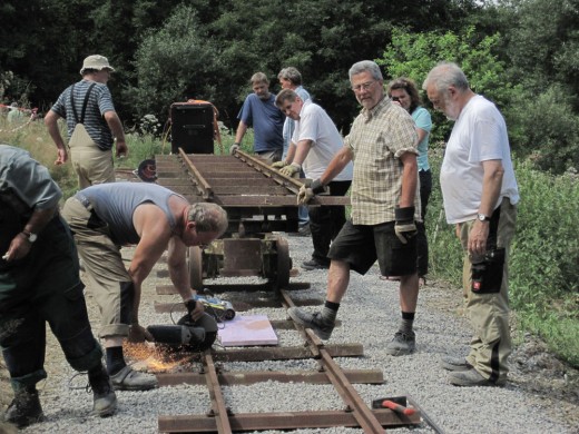 Errichtung der Feldbahntrasse im LVR-Freilichtmuseum Lindlar