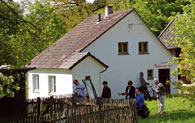 Das kleine Haus Helpenstein liegt hinter dem Hof Peters und beherbert die Ausstellung 'Jahre der Not'. 