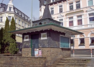 Der Kiosk am Originalstandort, kurz vor dem Umzug ins LVR-Freilichtmuseum Lindlar