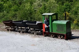 die historische Steinbruchbahn 