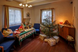 Weihnachtlich dekorierte Stube in Hof Peters