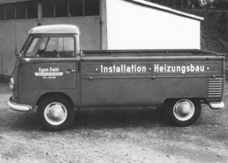 Fahrzeugbeschriftung der Firma „Neon Brüggen“. 